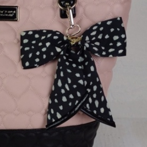 Betsey Johnson Black & White Polka Dot Bow & Gold "XOX Betsey Heart" Purse Bling - Picture 1 of 10